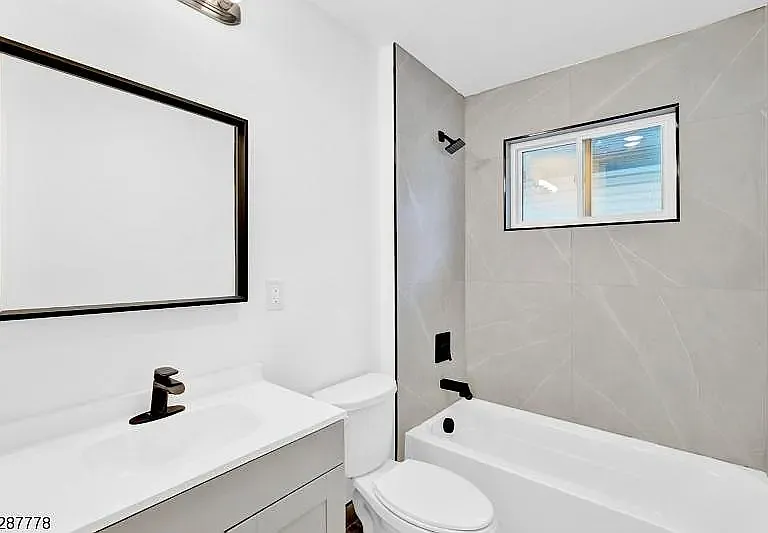 757 Seaport Dr — Photo 3