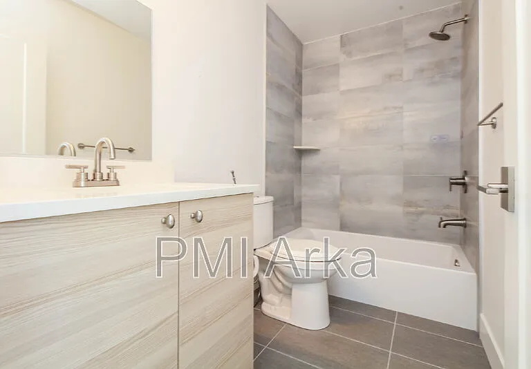 909 28th Ave S #C — Photo 14
