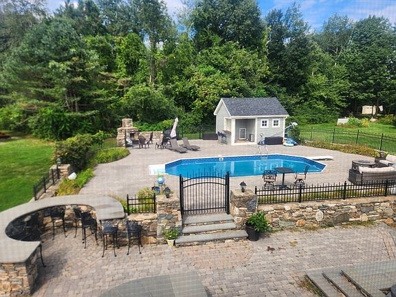 3rd image of 94 E Charlton Rd