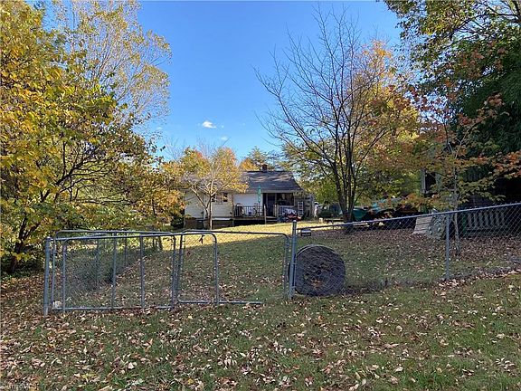 5th image of 247 Crescent Dr