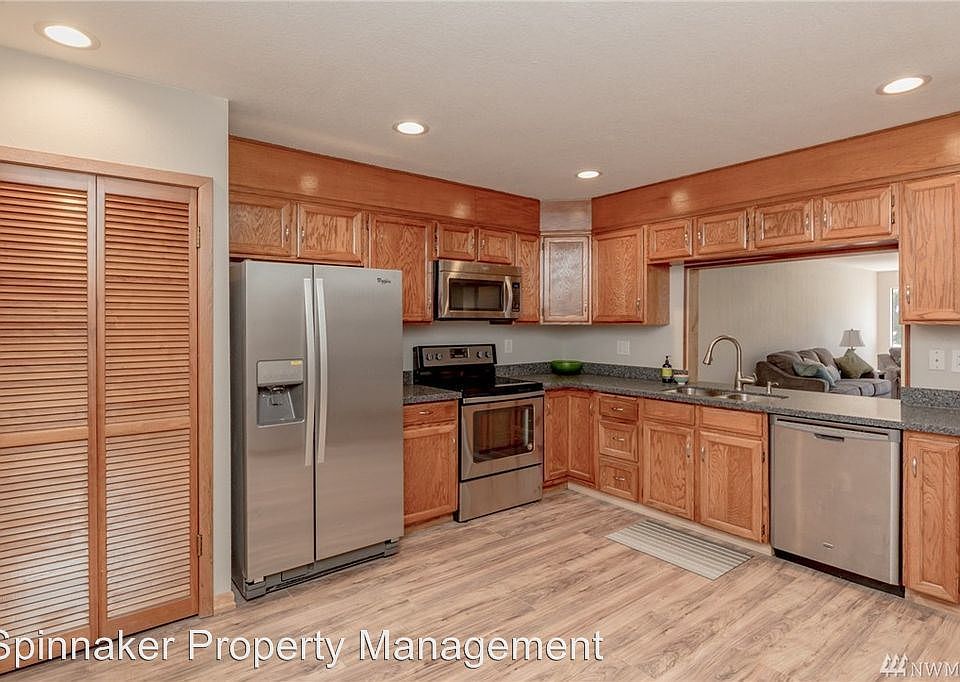 1st image of 909 N I St Unit 202