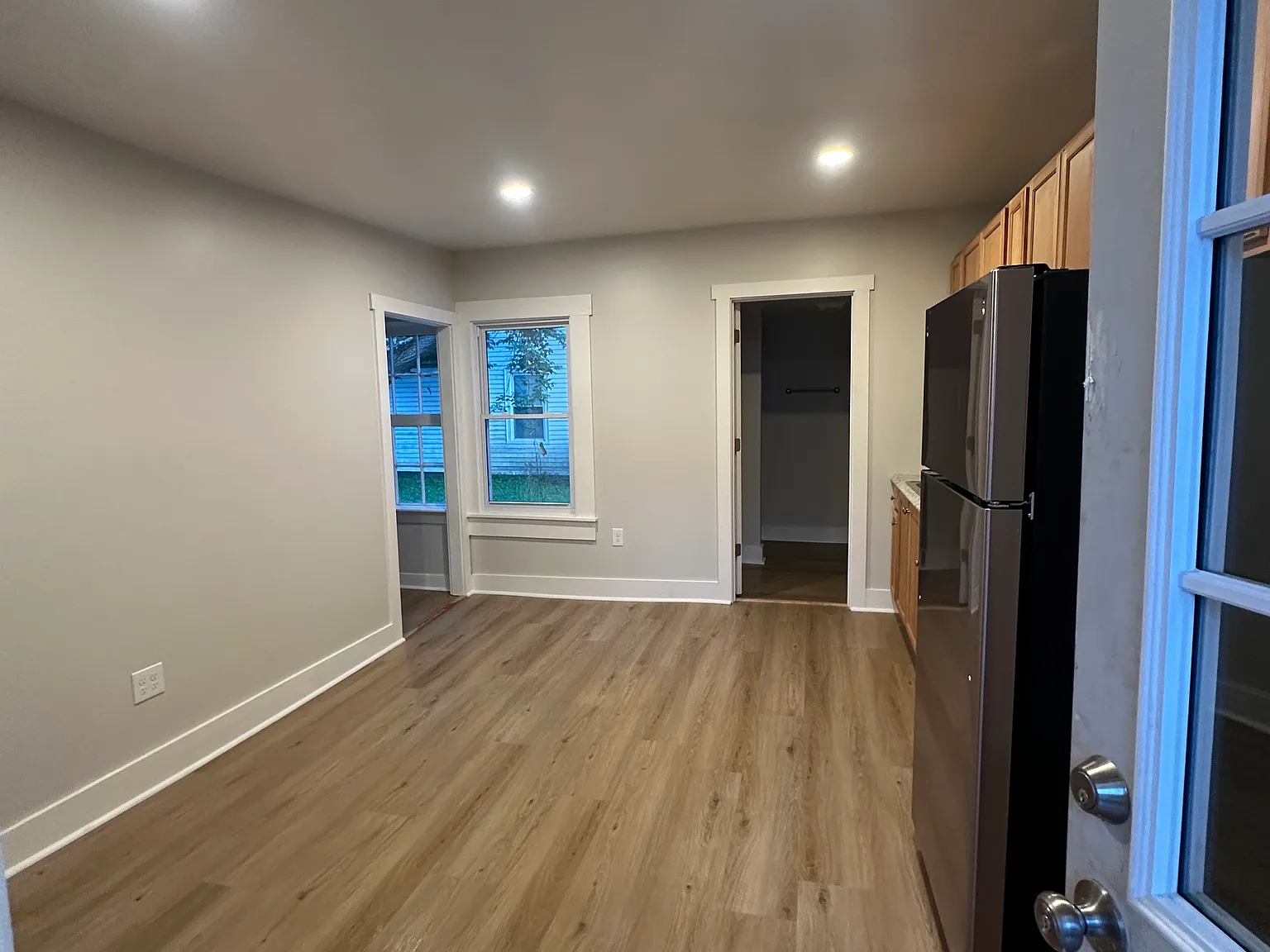1 bed, 400 sqft, $950 — Photo 2