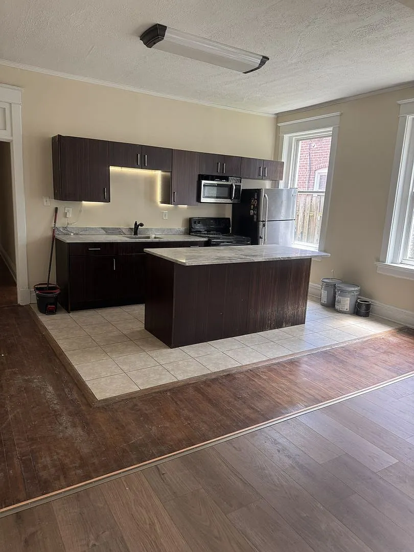 2422 Barton Ave — Photo 3