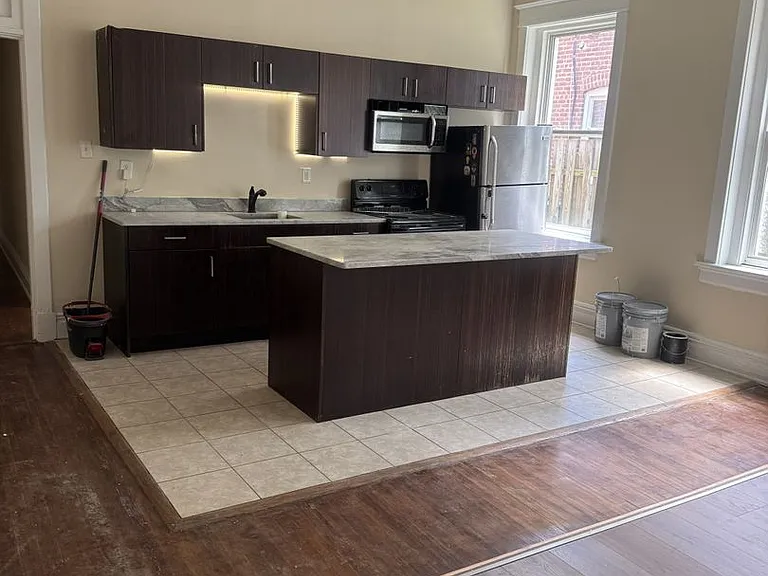 2422 Barton Ave — Photo 3