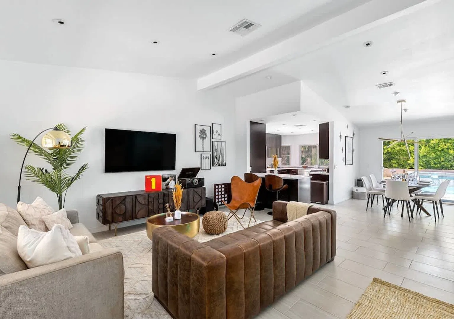 Palm Springs Luxury: Pool, Hot Tub & Downtown Access — Photo 2