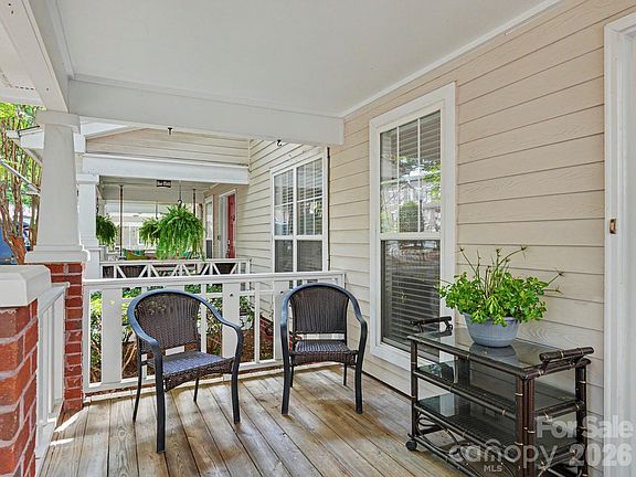 2nd image of 1016 W 1st St