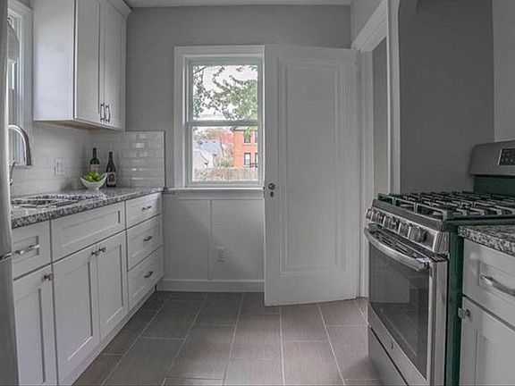 5th image of 364 E Woodland St