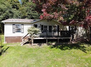 1269 Barkeyville Rd, Grove City, PA 16127
