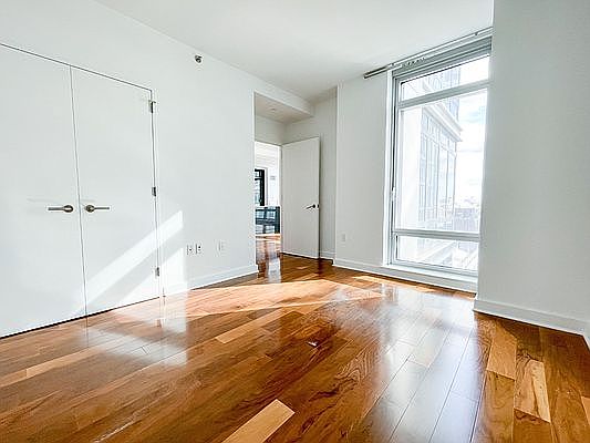 5th image of 2 Northside Piers APT 9F