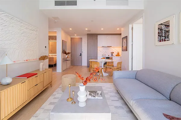 Sold by Lin Pan Realty Group LLC | media 12