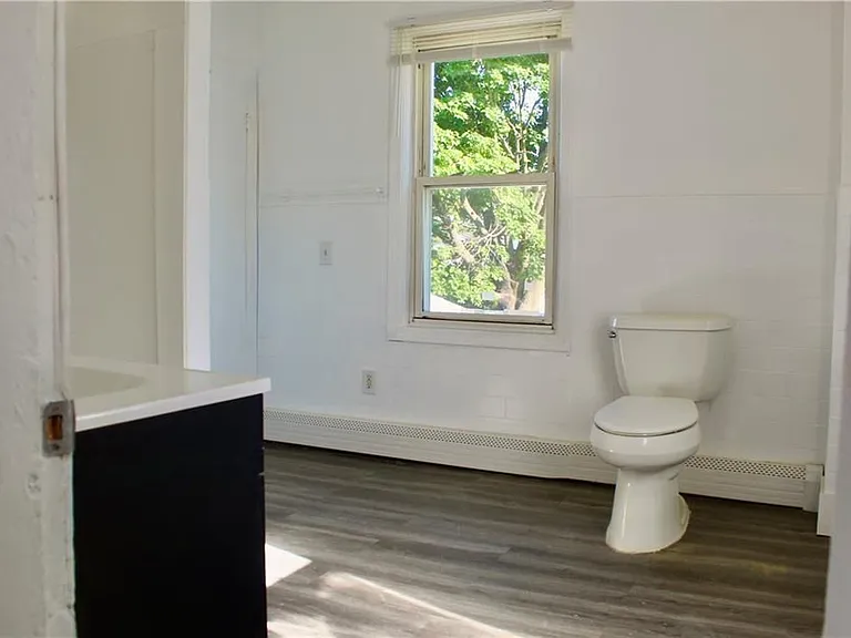 204 Lewis St — Photo 13