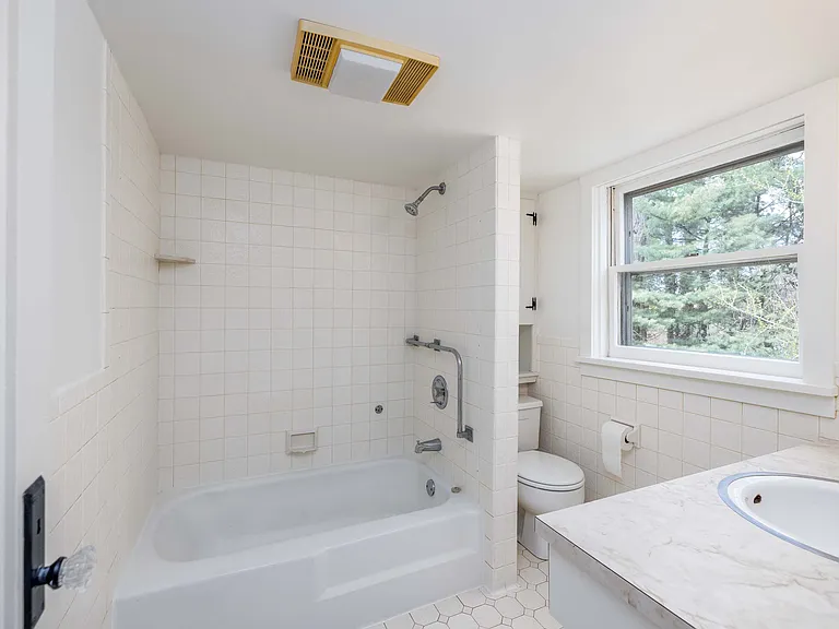 1253 Fairport Rd — Photo 27