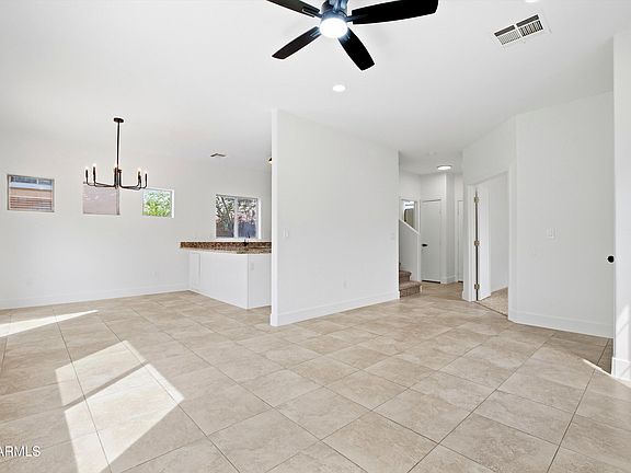 5th image of 1575 E BAYLOR Lane #B