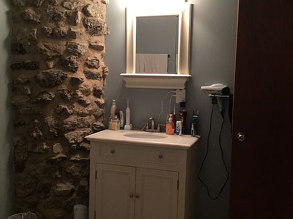 5th image of 46 White Oak Ln