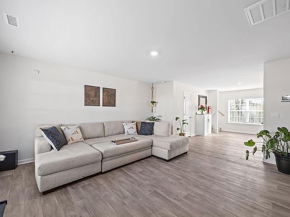 3rd image of 3624 Turney Dr