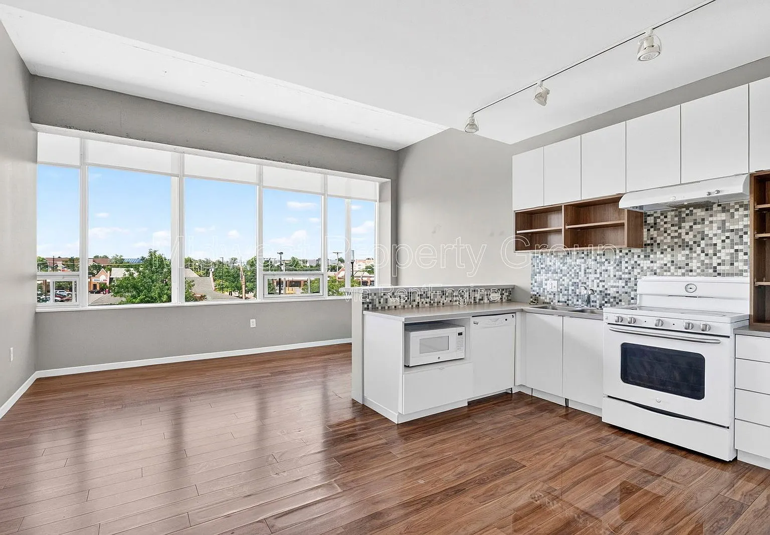 Studio, 1.0 bath, 755 sqft, $1,065 — Photo 2