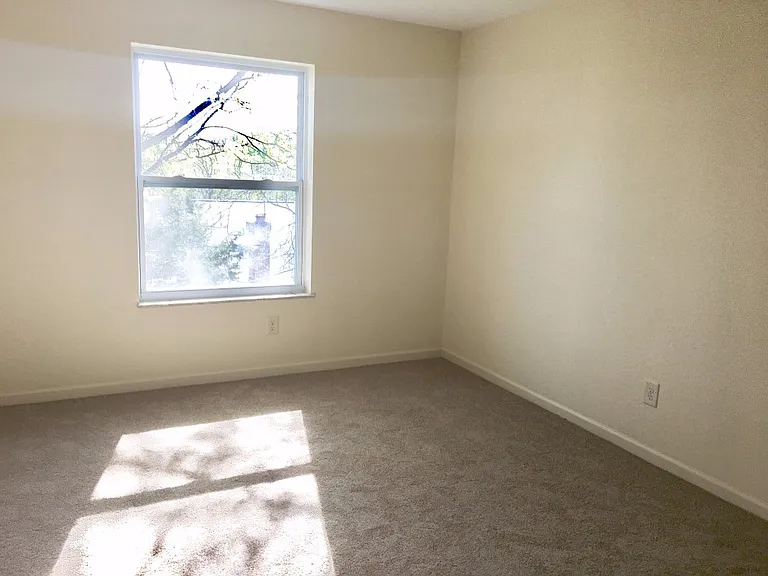 Riverbend Apartments — Photo 14