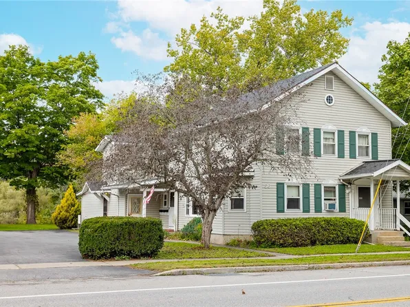 56 Clay St, Le Roy, NY 14482