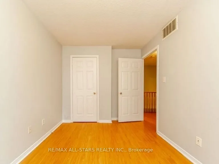 37 Four Winds Dr #105 — Photo 18