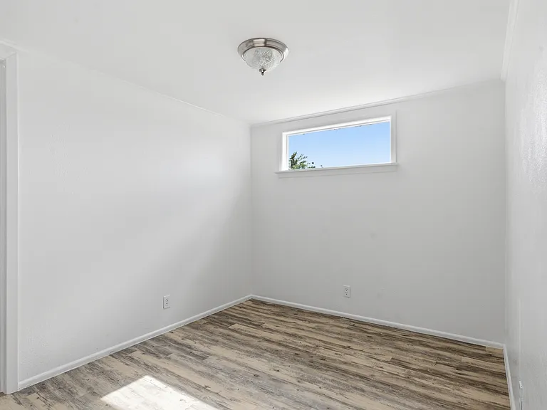 3811 Cedar Spring Dr — Photo 15