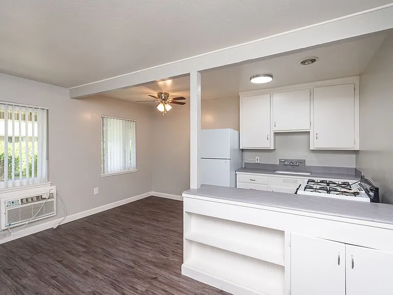 Affordable Living in the Heart of Sacramento! — Photo 25