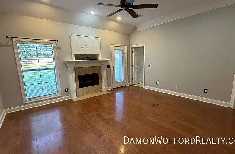 105 Laurel Ridge Rd — Photo 2