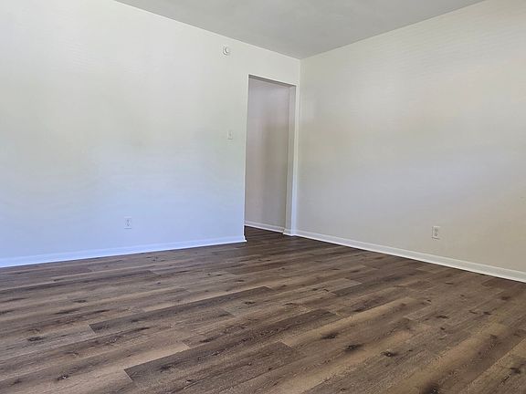 3rd image of 301 S Gray St