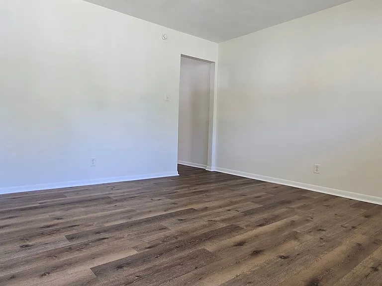 301 S Gray St — Photo 3