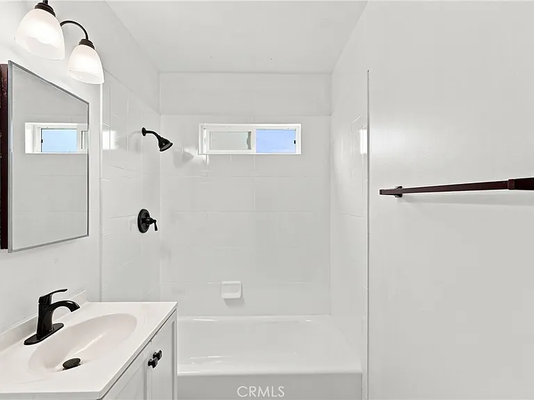 219 W Riggin St #C — Photo 26