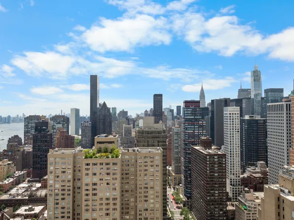 303 East 57th Street image 13 of 15