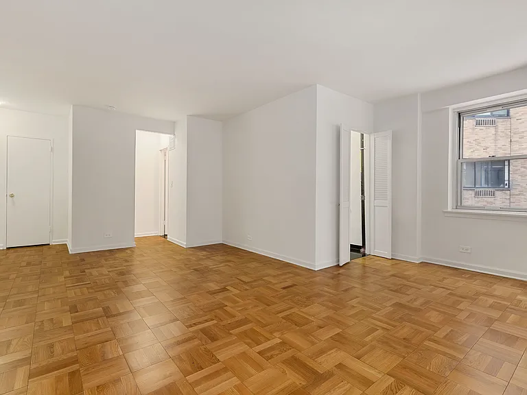 300 E 46th St #3K — Photo 3