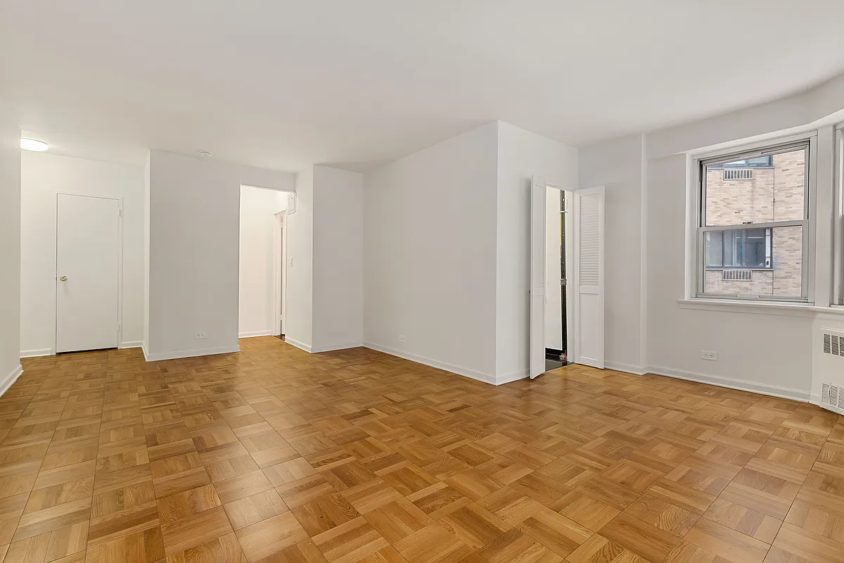 Building Photo - 300 E 46th St #9K