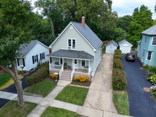 219 Hoy Ave, Woodstock, IL 60098