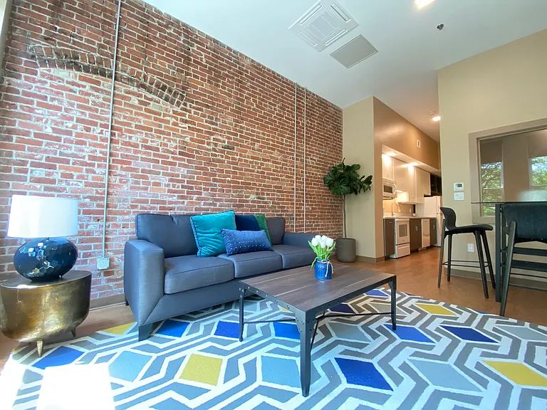 Red Oak at 83 Hanover Street — Photo 14