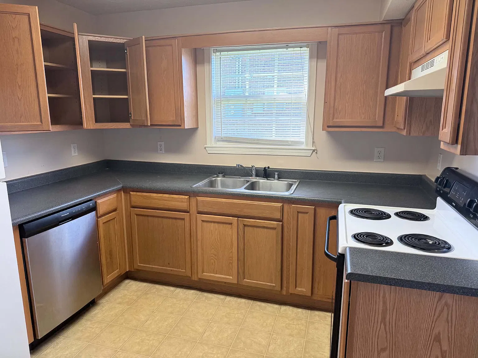 2 bed, $1,050 — Photo 3