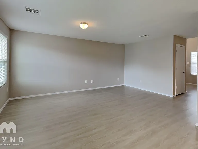 9539 Apple Ridge Ln — Photo 6