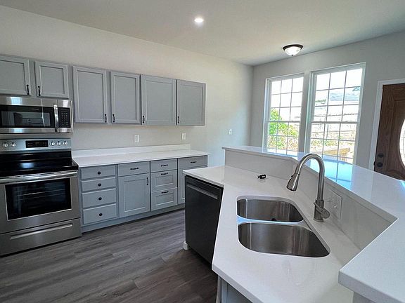3rd image of Scarlet Oak Dr