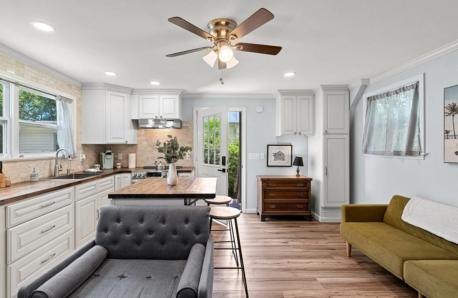 1 bed, 1.0 bath, 742 sqft, $2,613 — Photo 3