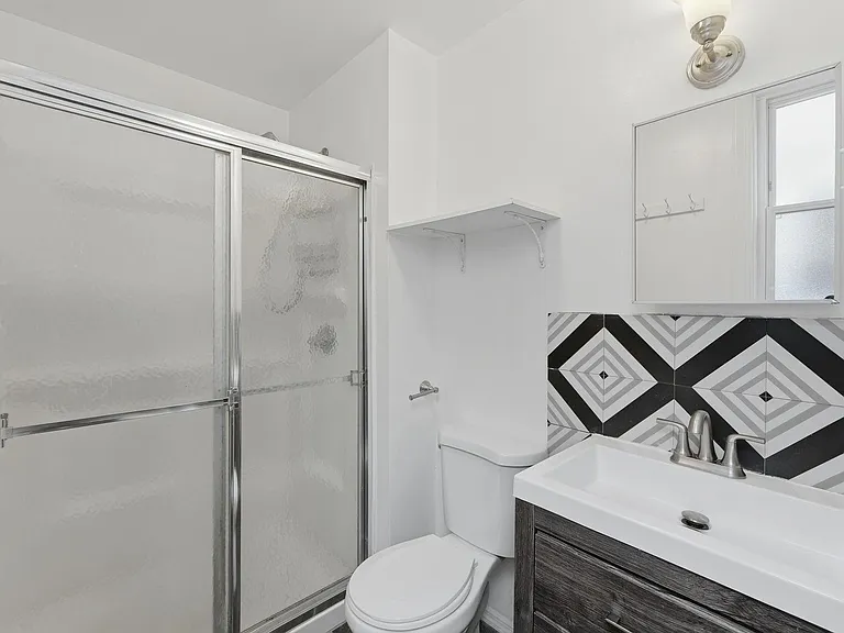 394 Woodlawn Ave #2 — Photo 16