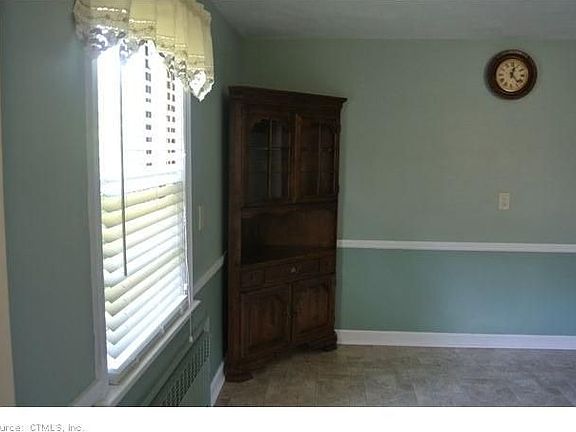 5th image of 22 Sherwood Cir