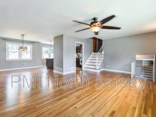 150 Pleasant Ave, Bergenfield, NJ 07621