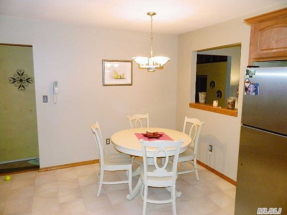 4th image of 40 Apricot Pl