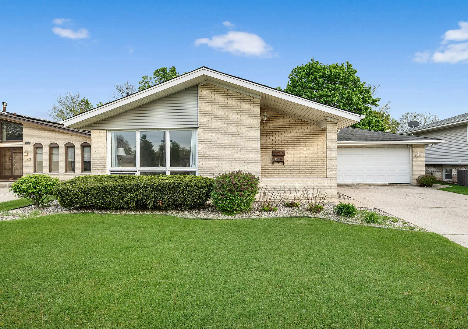 3 bed, 1258 sqft, $2,800 — Photo 1