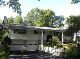 14 Gramecy Ct, Clifton Park, NY 12065
