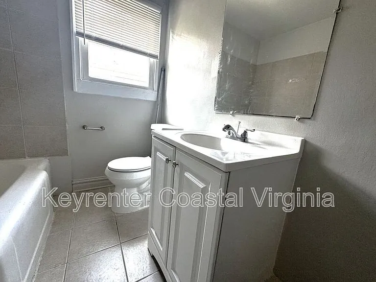 211 Rogers Ave #B — Photo 12