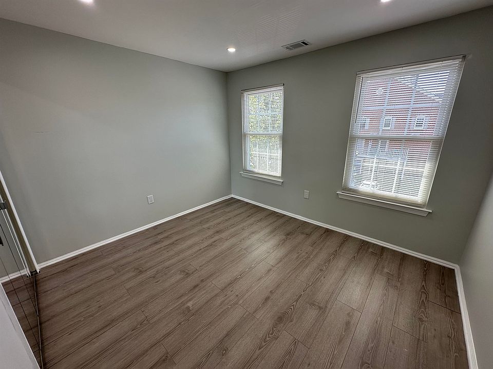 1st image of 27 Cottonwood St
