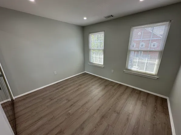 27 Cottonwood St, Jersey City, NJ 07305