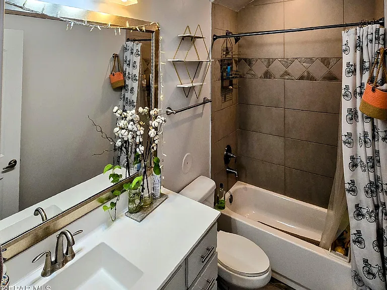 683 Codford Dr — Photo 22