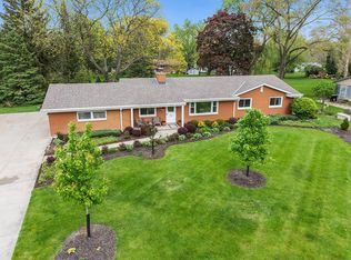 2910 Santa Barbara Dr, Brookfield, WI 53005