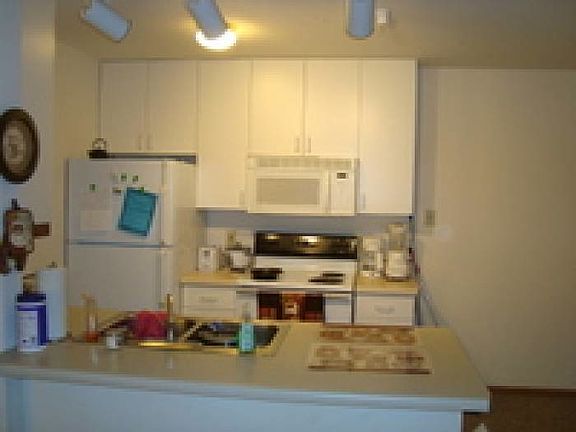 2nd image of 210 Lakelawn Pl APT 2C